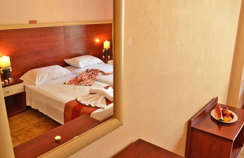 Plános Mavrikos Hotel מראה חיצוני תמונה