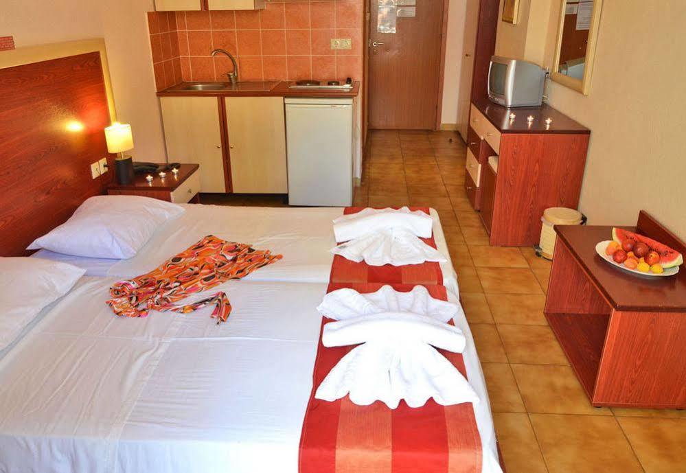 Plános Mavrikos Hotel מראה חיצוני תמונה